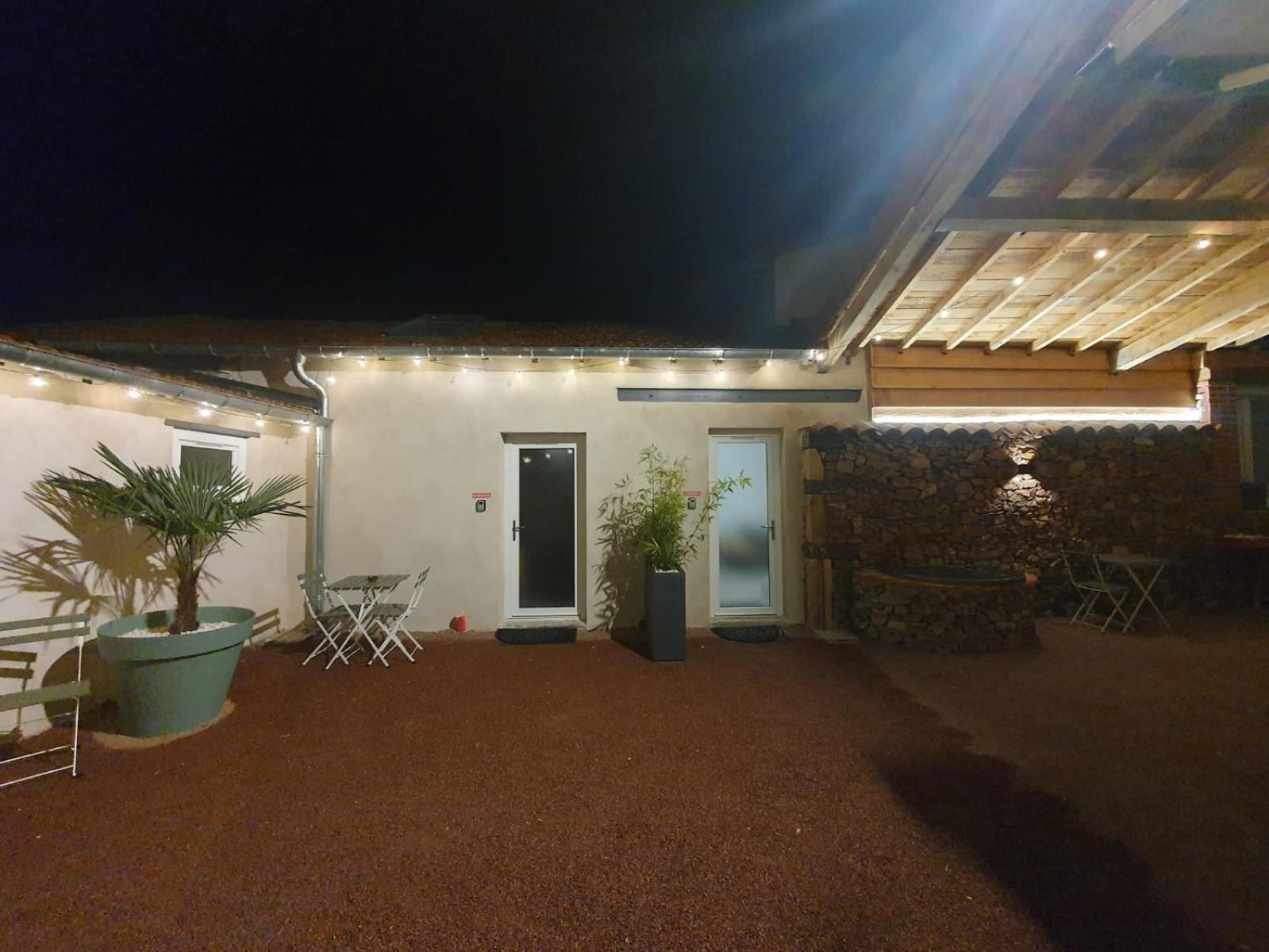Le Boheme, Sauna & Spa Riorges Buitenkant foto